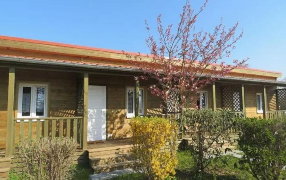 Domaine Des Epinettes Hotell Saint-Romain-de-Jalionas Exteriör bild