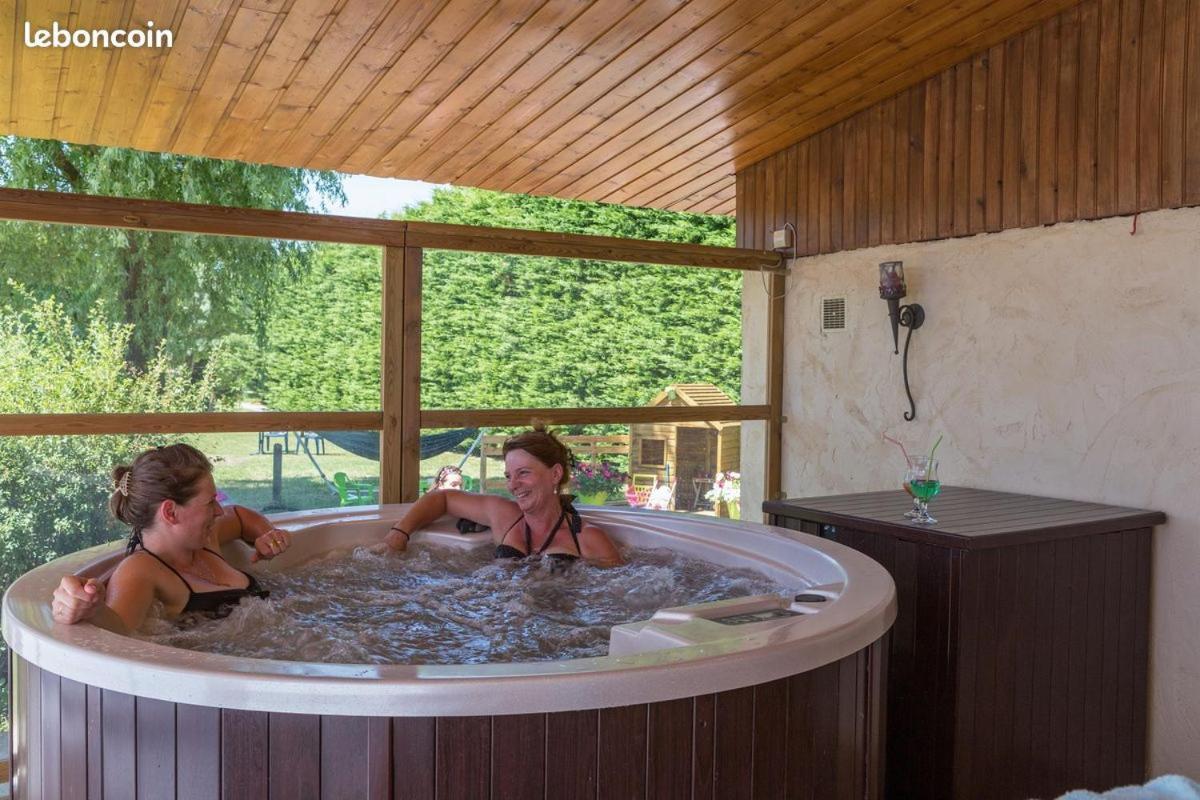 Domaine Des Epinettes Hotell Saint-Romain-de-Jalionas Exteriör bild
