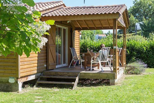 Domaine Des Epinettes Hotell Saint-Romain-de-Jalionas Exteriör bild