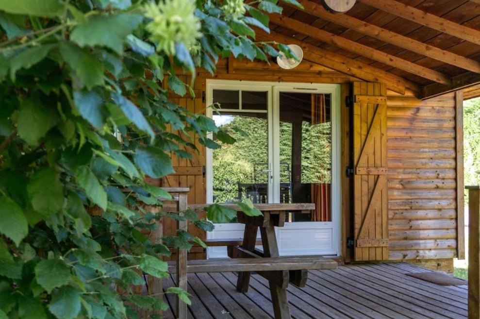 Domaine Des Epinettes Hotell Saint-Romain-de-Jalionas Exteriör bild